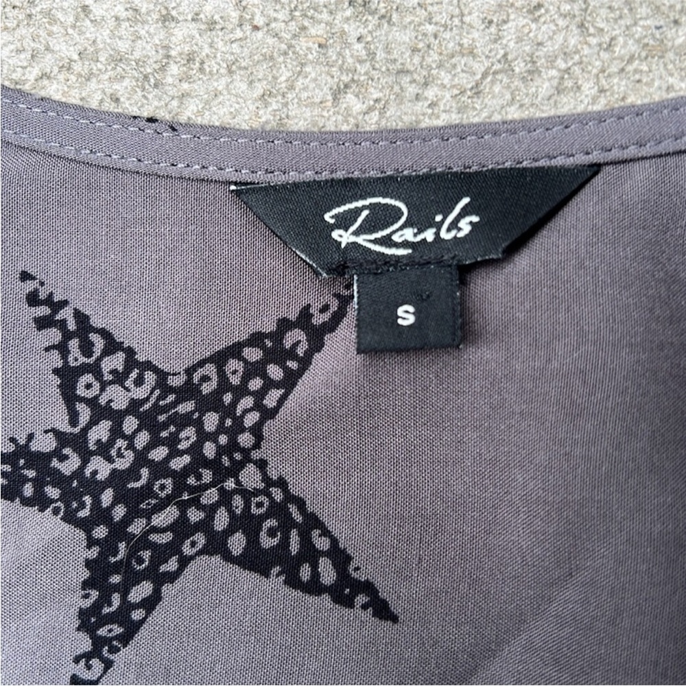 Rails Hillary Charcoal Cheetah
Stars Faux Wrap Pullover Blouse
Size Small - Picture 3 of 13